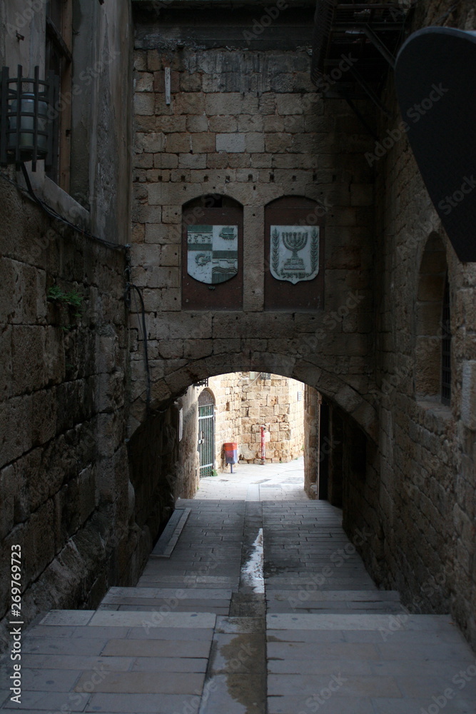narrow street in jerusalem
