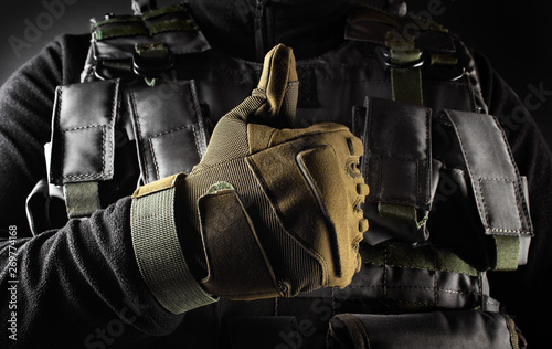 Φωτογραφία Soldier in tactical gloves showing like gesture front view closeup