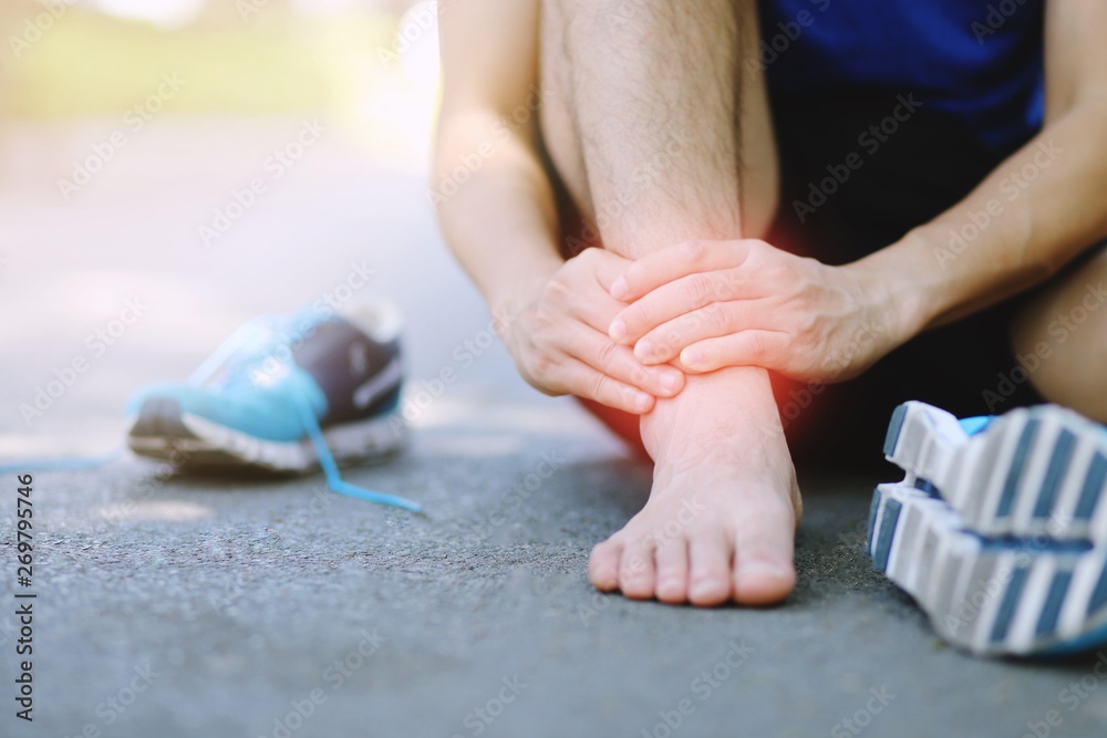 Young runners hurt the ankle Healthy love concept Young runners hurt the ankle Healthy love concept