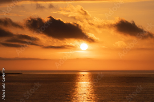 Fototapeta Naklejka Na Ścianę i Meble -  Sunrise over the sea