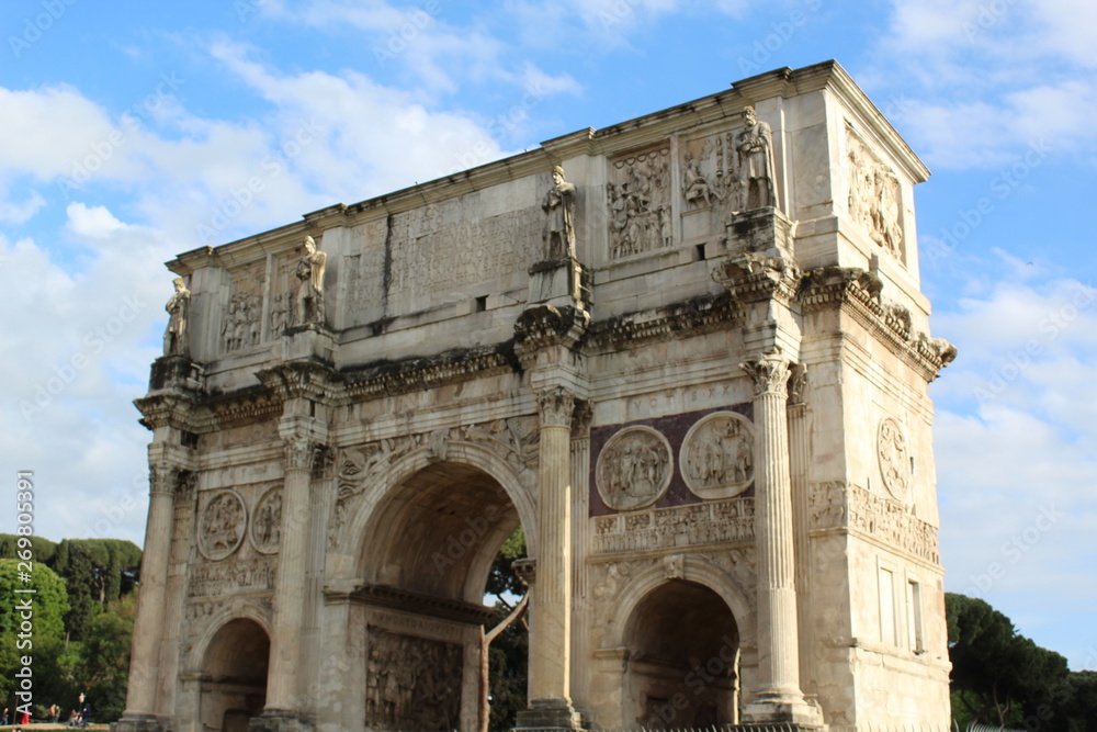 arch of constantine in rome italy