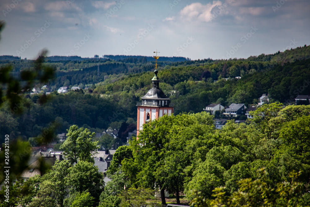 Siegerland mit Turm der Nikolaikirche mit Krönchen