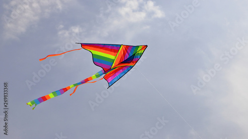 aquilone colorato nel cielo blu, colorful kite in the blue sky