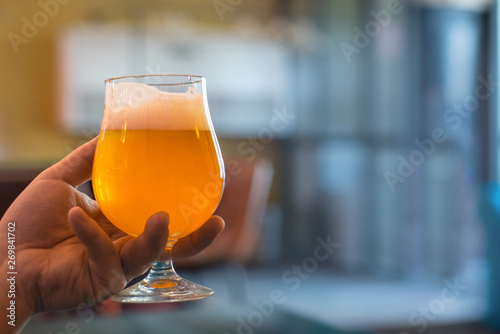 Obraz na plátně man holds in his hand a glass of craft beer