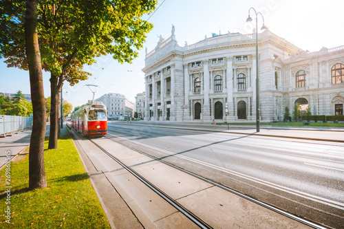 Obraz na płótnie Vienna tram with Burgtheater at sunrise, Vienna, Austria w salonie