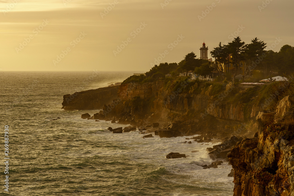 Cascais mit seiner spektakulären Küste am Atlantik in der Nähe von Lissabon, Portugal