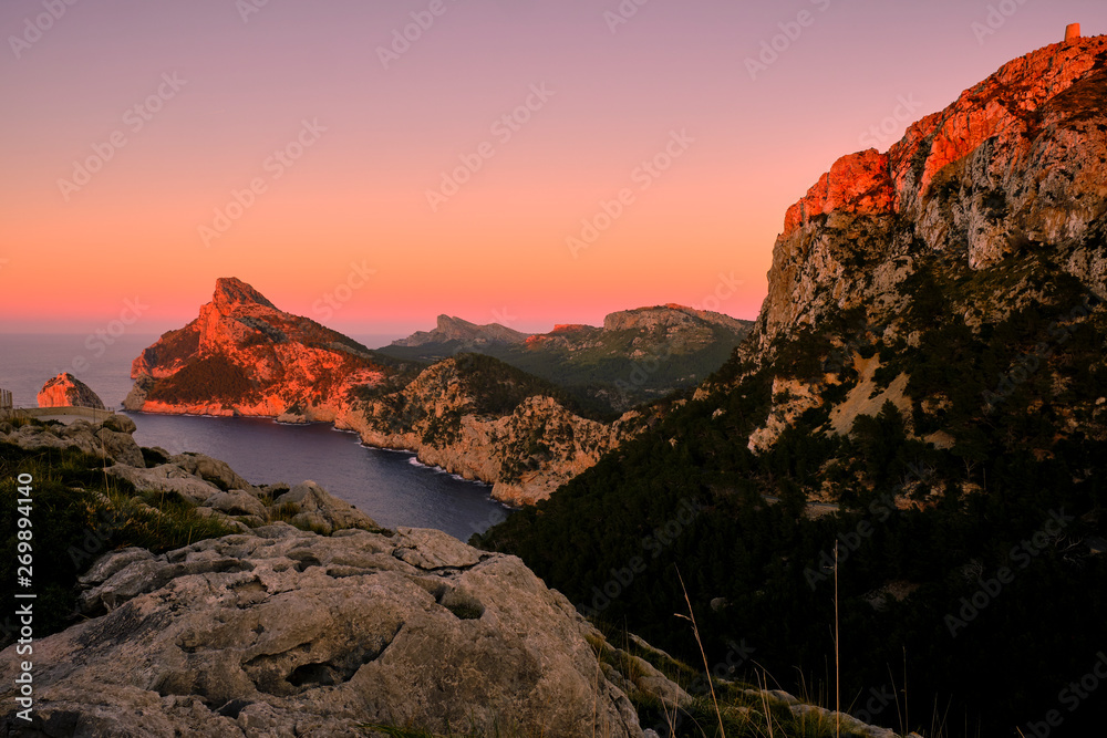 Fototapeta premium Landschaft und Steilküste auf der Halbinsel Formentor, Mallorca, Balearen, Spanien