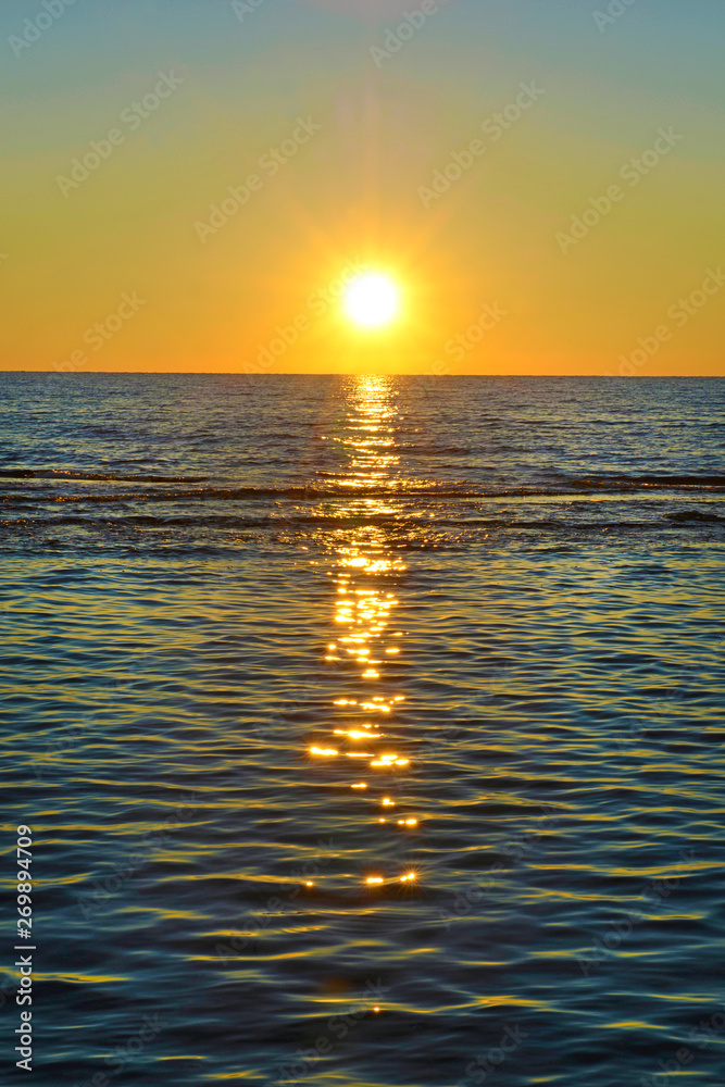 Fototapeta premium Tramonto sul mare.