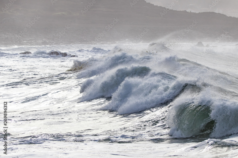 Naklejka premium waves on beach