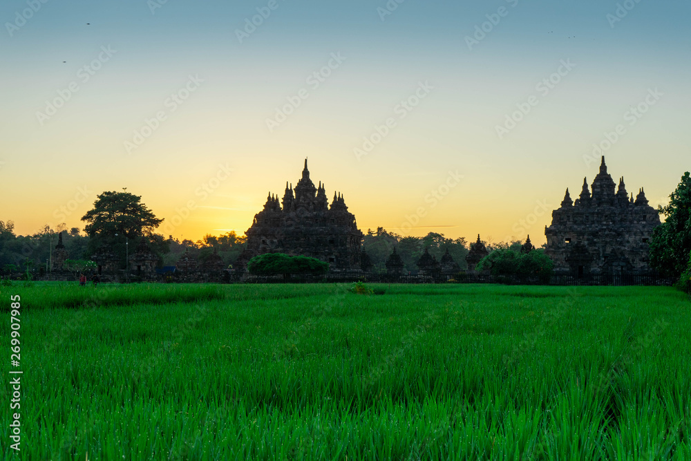 Obraz premium the view of the sunrise in a village with a plaosan buddhist temple background in Yogyakarta, Indonesia
