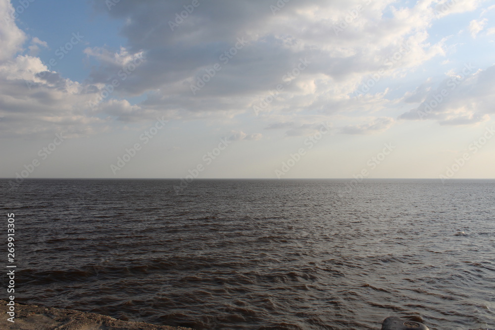 Fototapeta premium lake with waves and sky