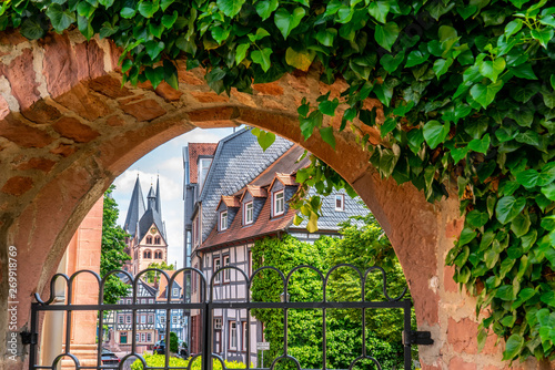 Tableau sur toile Gelnhausen mit Marienkirche, Hessen