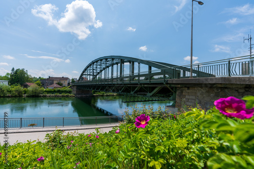 Straßenbrücke in Lambach an der Traun © lexpixelart