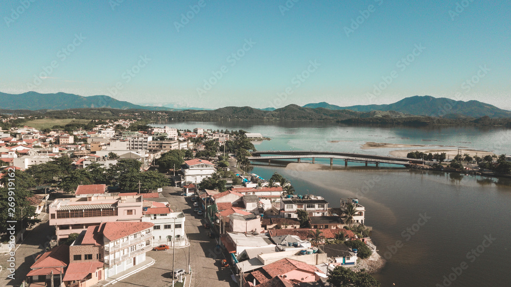 Φωτογραφία aerial view of the beach and city of saquarema