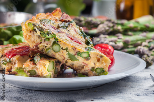Frittata made of eggs, asparagus and tomatoes