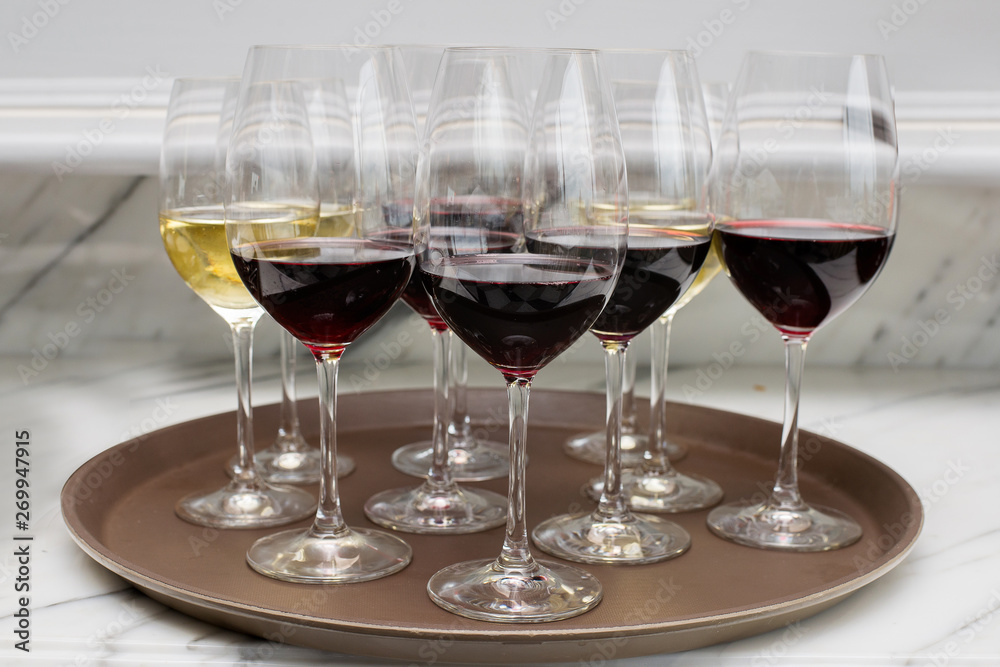 Red wine & whiter wine prepare to serve on the tray Red wine & whiter wine prepare to serve on the tray