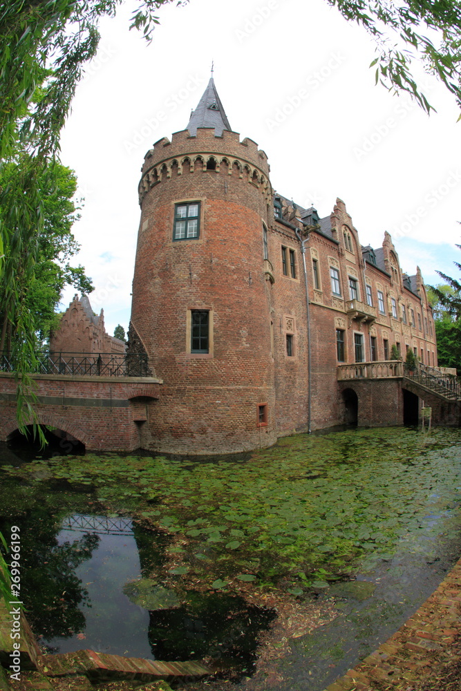Obraz premium Old moated castle in the country