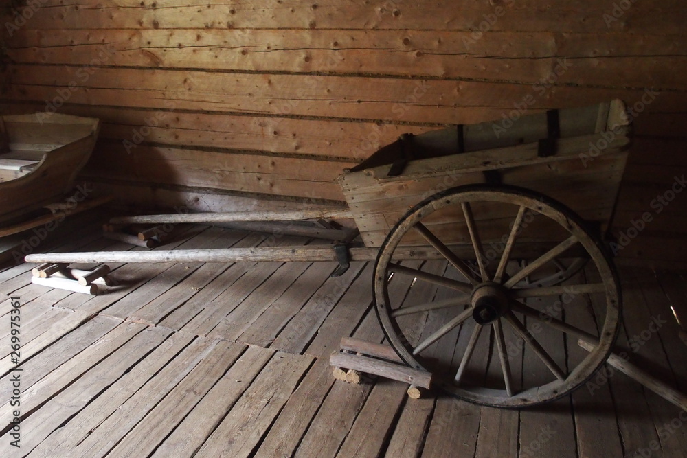 Obraz premium Wooden wheel cart built at the end of the 19-th century 