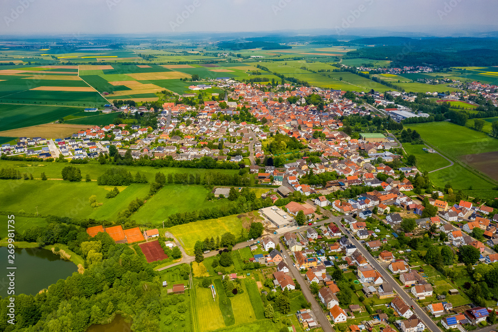 Dorf Echzell in Hessen aus der Luft