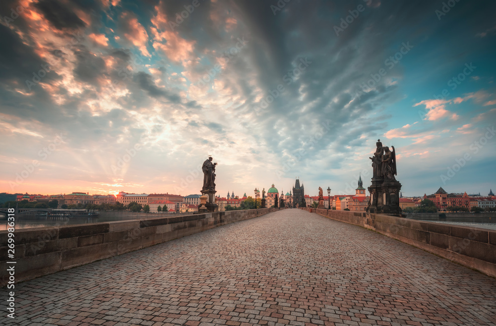 Charles Bridge in Prague at sunrise - obrazy, fototapety, plakaty 