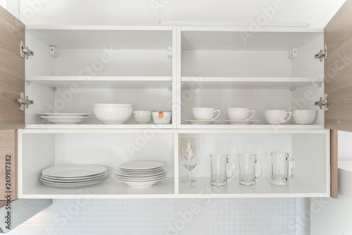 Glass plate cupboard storage