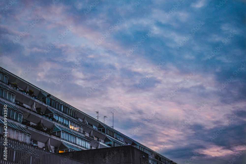 Fototapeta premium modern building and blue sky