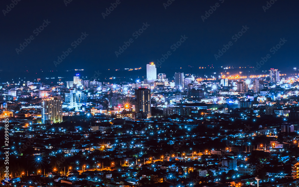 Obraz premium Tajlandia Cityscape Hadyai. miasto nocą bardzo piękne miejsce. wybierz góry, nieostrość
