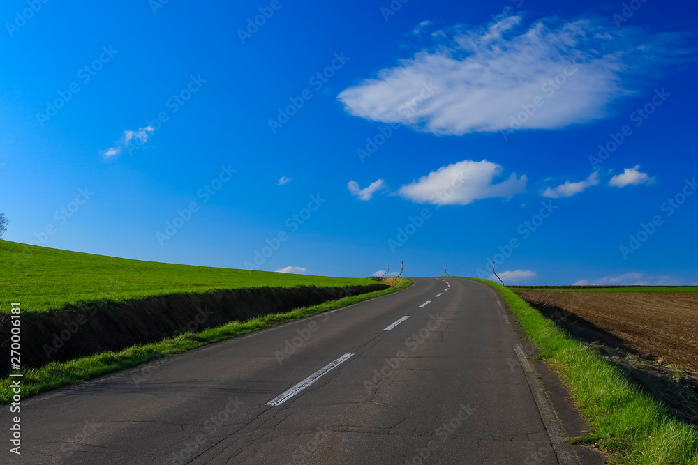 日本北海道　絶景へ続く道