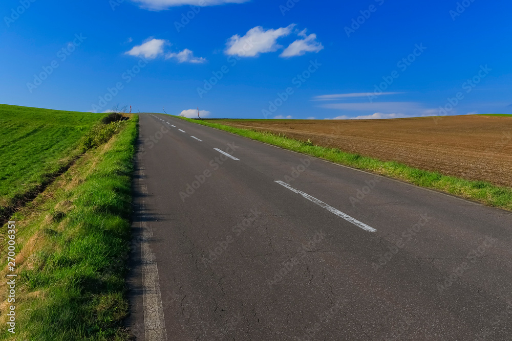 日本北海道　絶景へ続く道