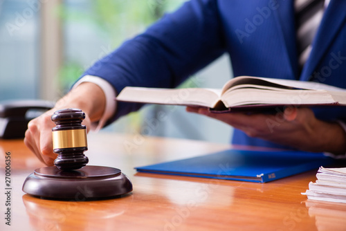 Canvas-taulu Young male judge sitting in courtroom