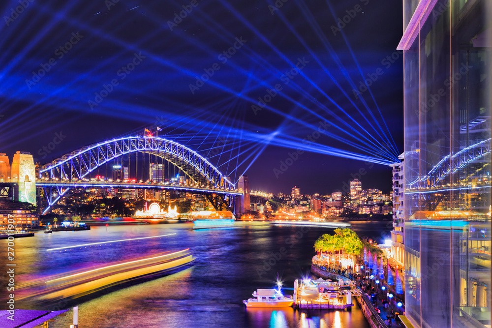 Obraz premium Sy Vivid Circ Quay Bridge Lift