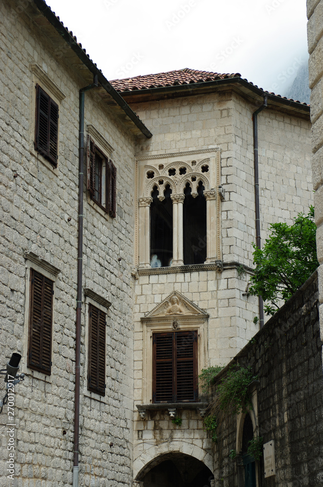 Bâtiment d'inspiration italienne à Kotor Bâtiment d'inspiration italienne à Kotor