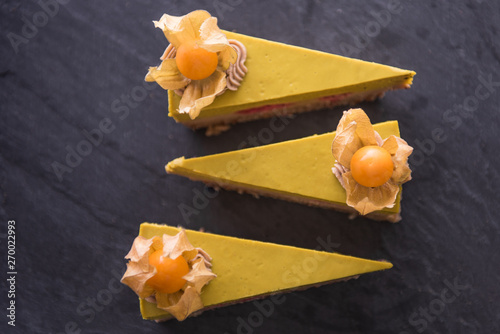 Physaleae mango raspberry raw vegan cheesecake 