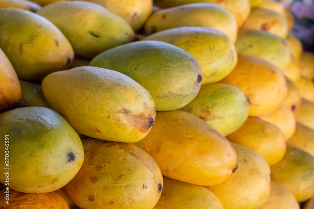 Several units of mangoes