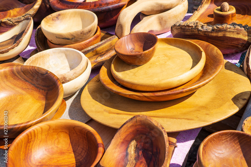 Utensils made of wood, bowls, spoons and cutting boards.