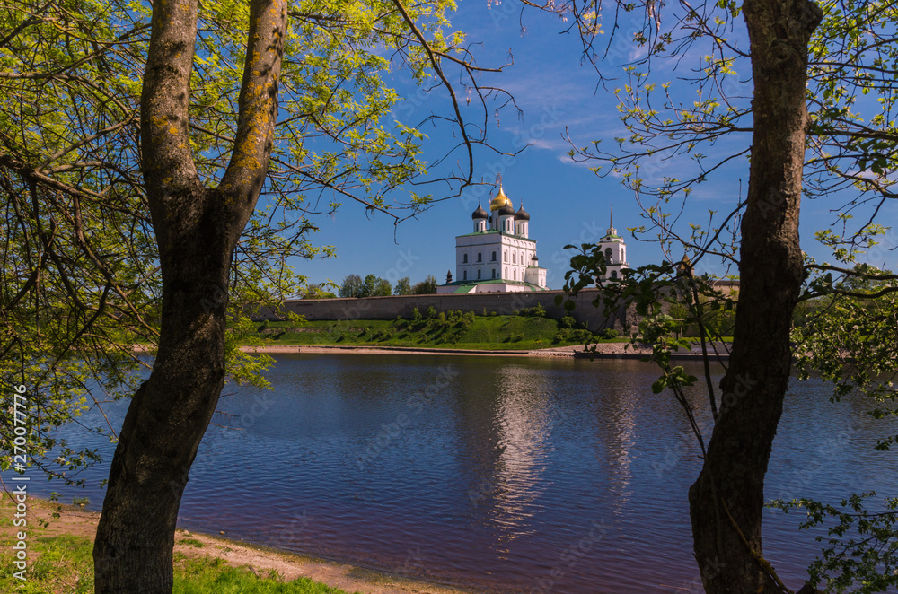 Fototapeta premium Pskov Kremlin and Velikaya river the Great and Pskov in the evening. Russia.