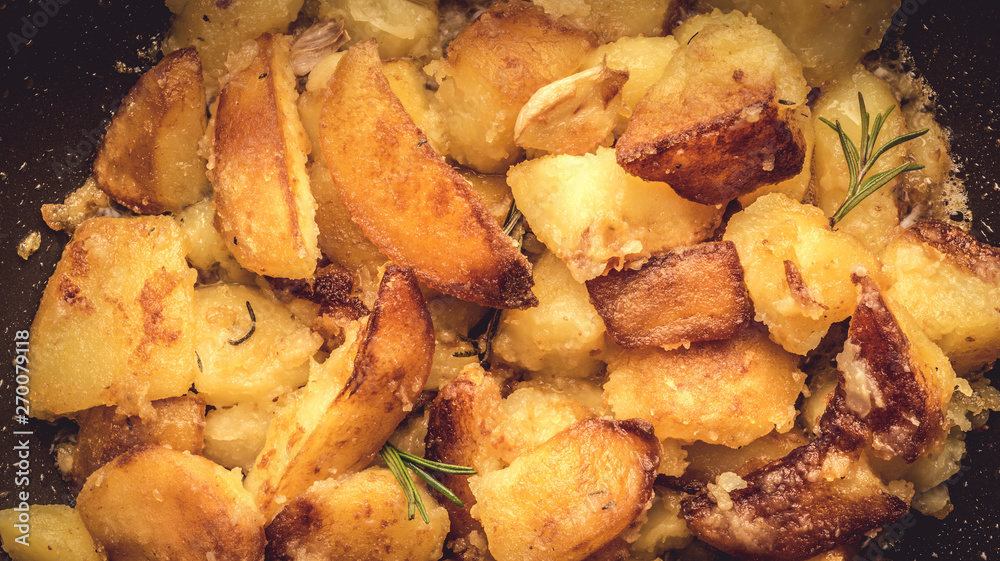 Fried Potato Wedges with Garlic and Rosemary Fried Potato Wedges with Garlic and Rosemary