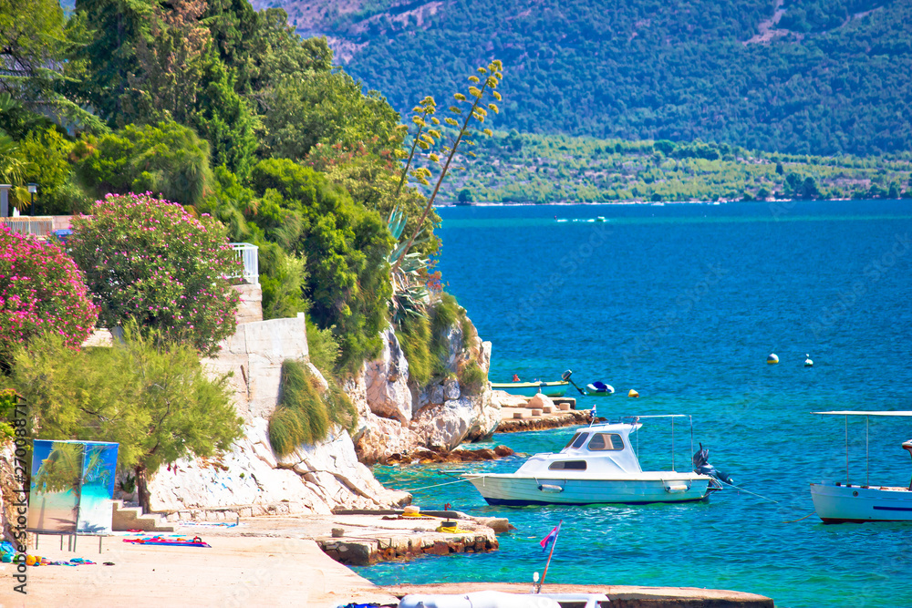 Obraz premium Brodarica village beach and stone coastline view