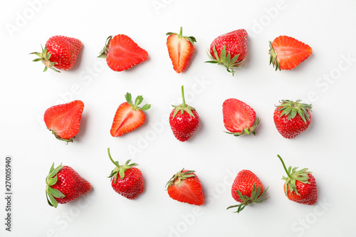 Obraz na plátně Flat lay composition with strawberries on white background, space for text