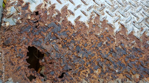 ferrugem, chapa de ferro, antigo, estragado, furo, velho, manutenção 