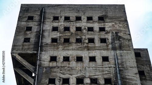 Tablou pe pânză Japanese rough concrete building