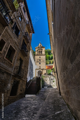 Fototapeta Naklejka Na Ścianę i Meble -  narrow street in old town