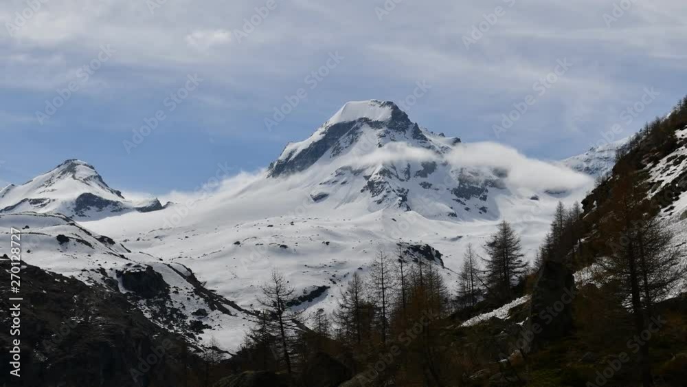 Time laps sulla vetta del Ciarforon , nel gruppo del Gran Paradiso Time laps sulla vetta del Ciarforon , nel gruppo del Gran Paradiso