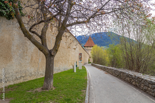 Kleine mittelalterliche Stadt Glurns im Vinschgau, Südtirol