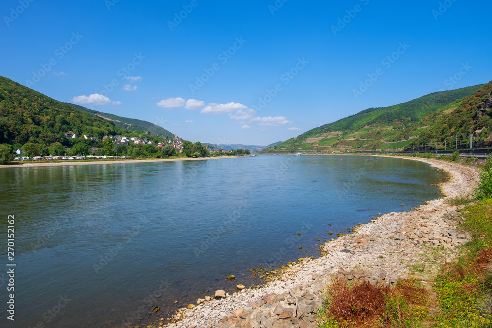 Der Rhein bei Niedrigwasser bei Trechtlingshausen