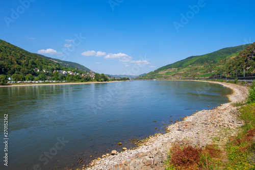 Der Rhein bei Niedrigwasser bei Trechtlingshausen