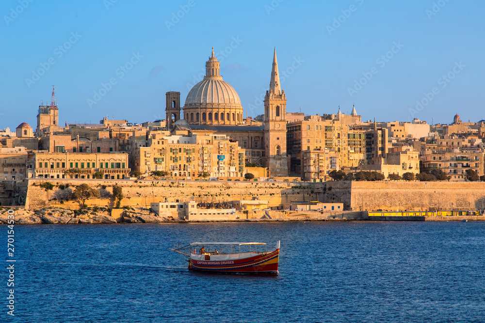 Obraz premium Malta, Valletta, skyline with St. Paul's Anglican Cathedral and Carmelite Church from Sliema.