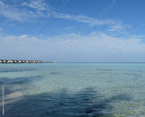 Weißer Sand und Türkises Wasser am Indischen Ozean Strand auf den Malediven