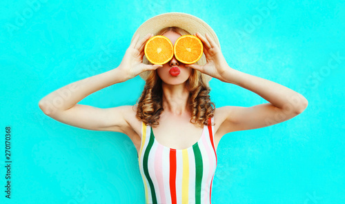 Summer portrait woman holdi...