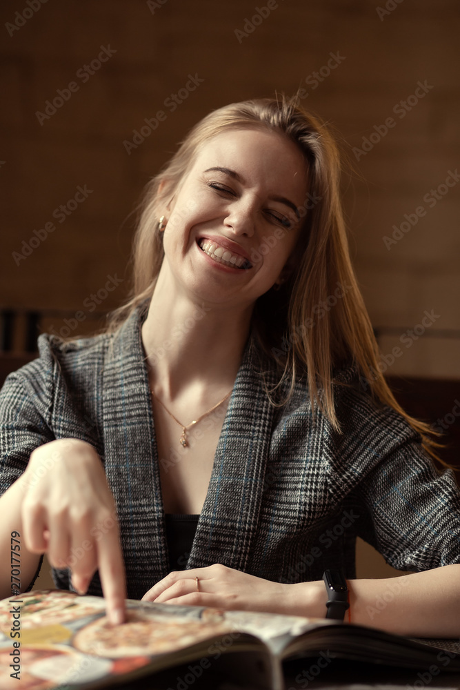 woman choose pizza woman choose pizza